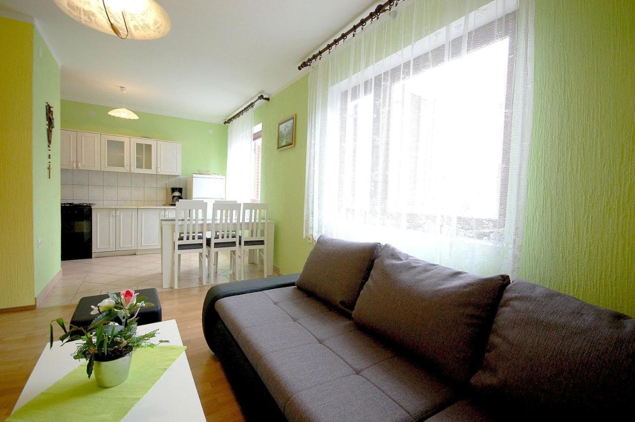 Apartment Ivan By El-Pi Tours Malinska Eksteriør bilde